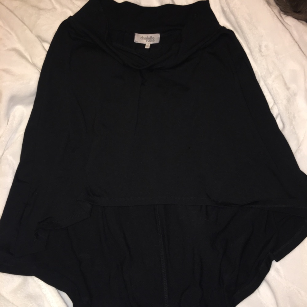 Low and high skirt. Size S. Good condition